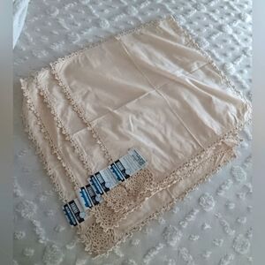 4 dinner napkins handmade 100% cotton and lace